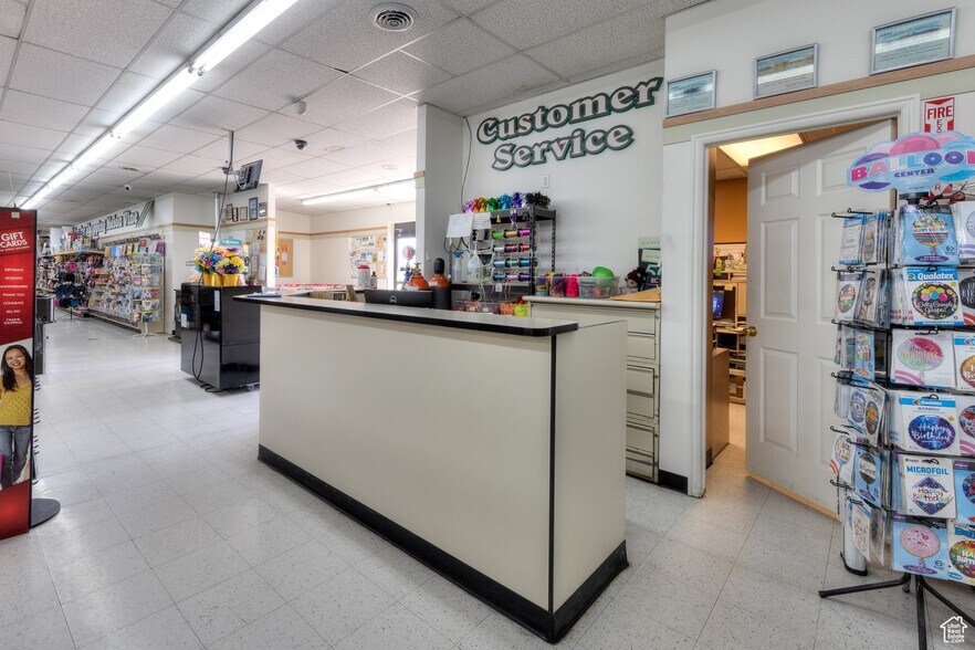 More Photos Of 80 S Broadway St, Green River Supermarket For Sale