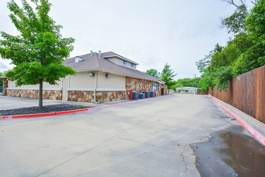 More Photos Of 2320 Airport Rd, Temple Storefront Retail Office For Lease