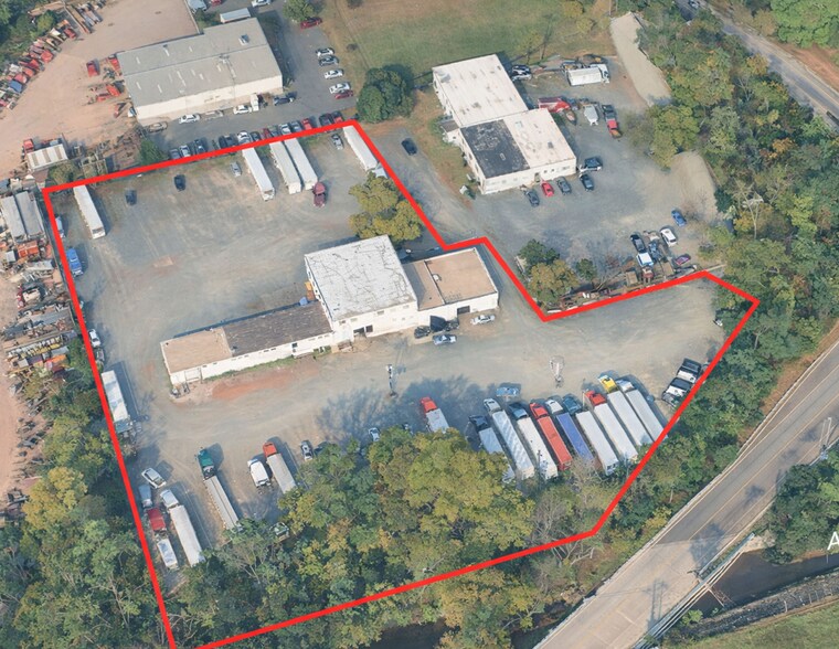 Primary Photo Of 700 Cedar Ave, Middlesex Manufacturing For Sale