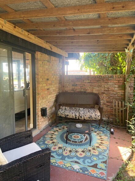 More Photos Of 924 FM 518 Rd, Kemah Flex For Sale