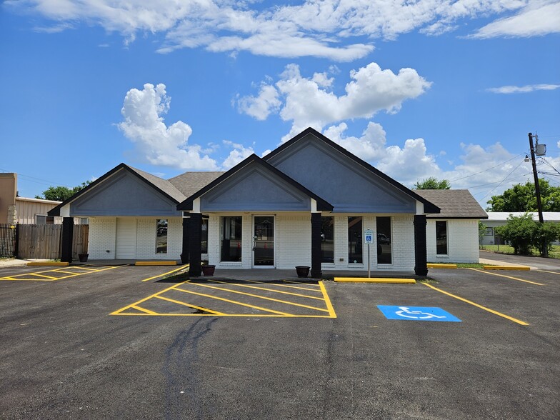 Primary Photo Of 2415 W Main St, Gun Barrel City Office For Sale