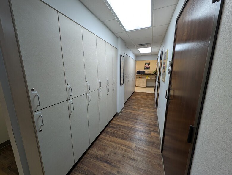 More Photos Of 6900 Sanger Ave, Waco Office For Sale