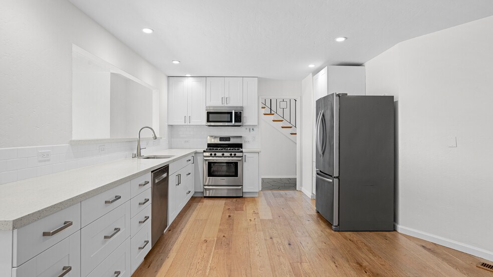 More Photos Of 151-153 Upper Via Casitas, Greenbrae Apartments For Sale