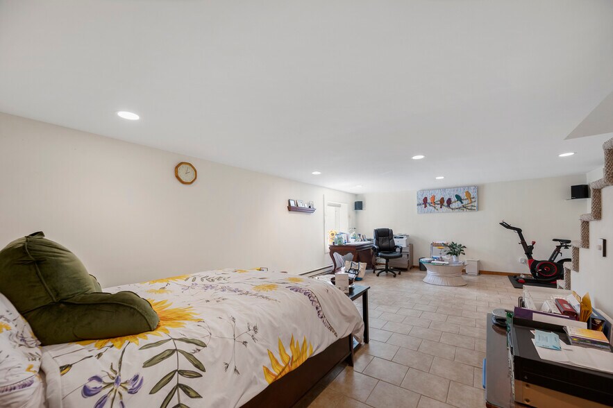 More Photos Of 46 Statue Way, Portsmouth Multifamily For Sale