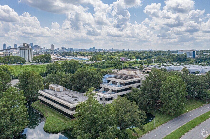 More Photos Of 1 Vantage Way, Nashville Office For Lease