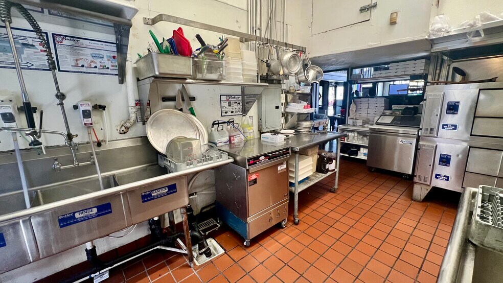 More Photos Of 1800 E Broadway, Long Beach Restaurant For Lease