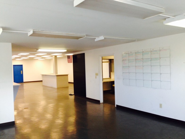 More Photos Of 19146 Highway 190 E, Hammond Warehouse For Lease