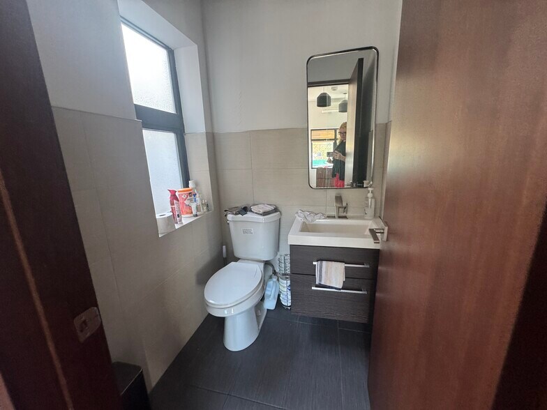 More Photos Of 174 Targee St, Staten Island Office For Lease