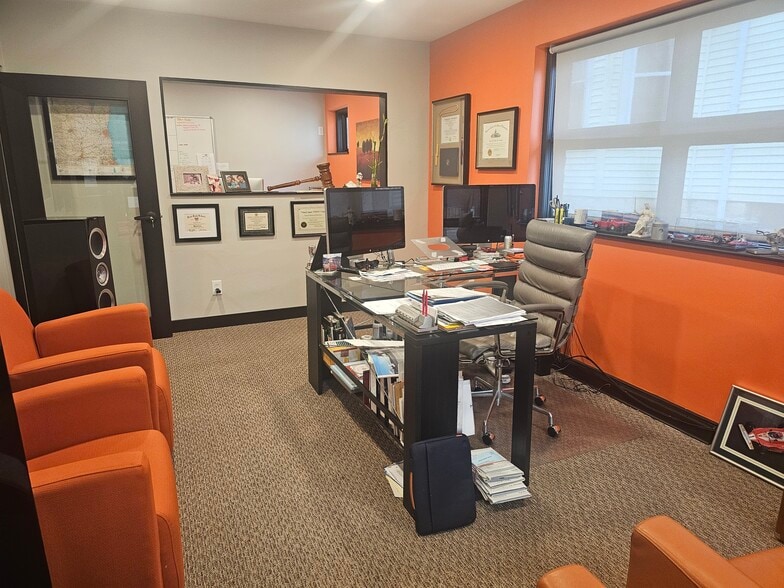More Photos Of 110 Arcadian Ave, Waukesha Loft Creative Space For Sale