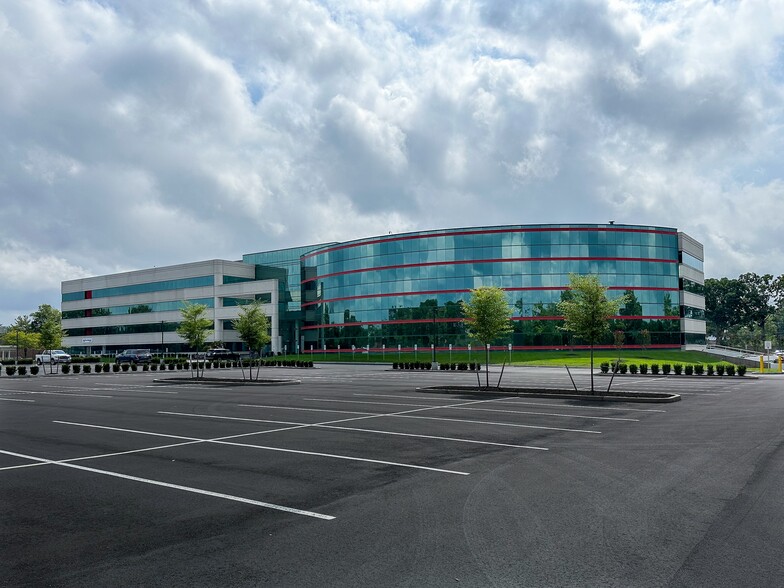 Primary Photo Of 150 Motor Pkwy, Hauppauge Office For Lease