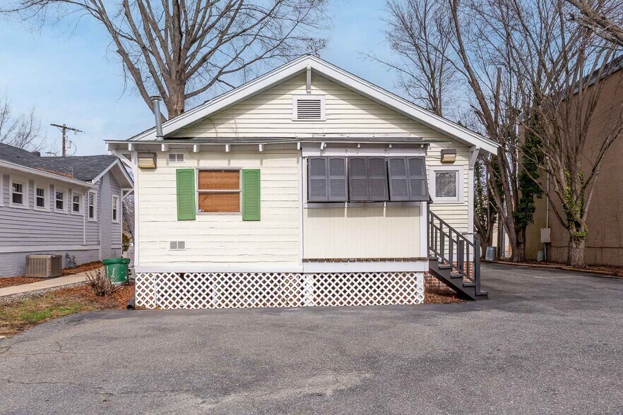 More Photos Of 104 State St, Greensboro Freestanding For Sale