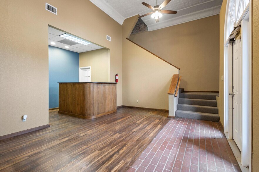 More Photos Of 111 S Travis St, Sherman Office For Sale