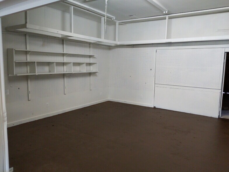 More Photos Of 1948 Tenaha St, Center Storefront Retail Residential For Lease