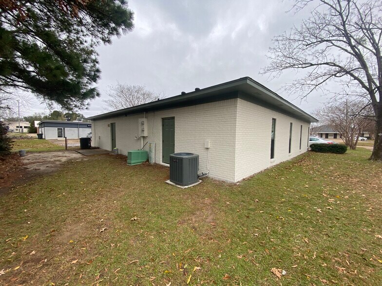 More Photos Of 106 Office Park Dr, Brandon Office For Sale