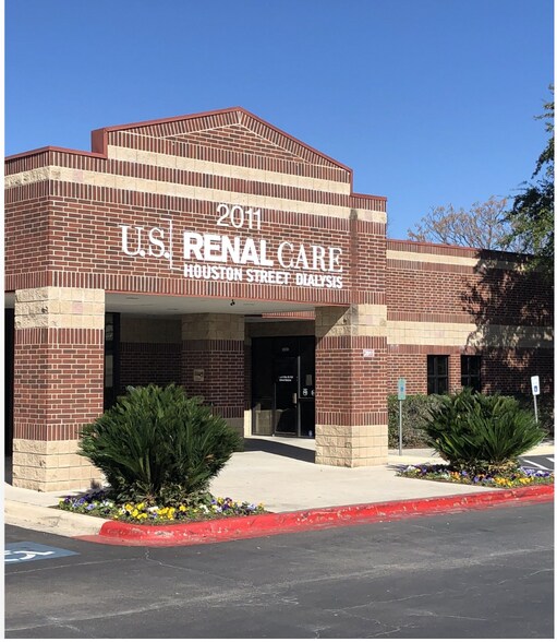 More Photos Of 2011 E Houston St, San Antonio Medical For Lease