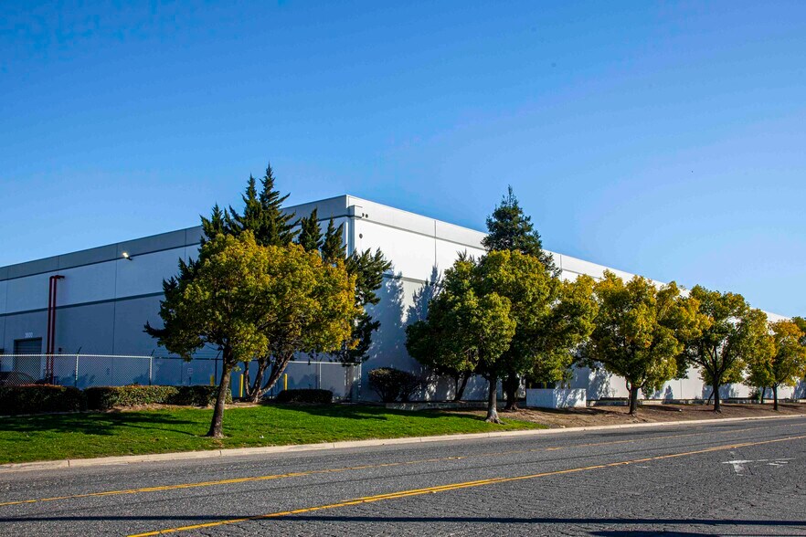 More Photos Of 3600 Leckron Rd, Modesto Warehouse For Lease