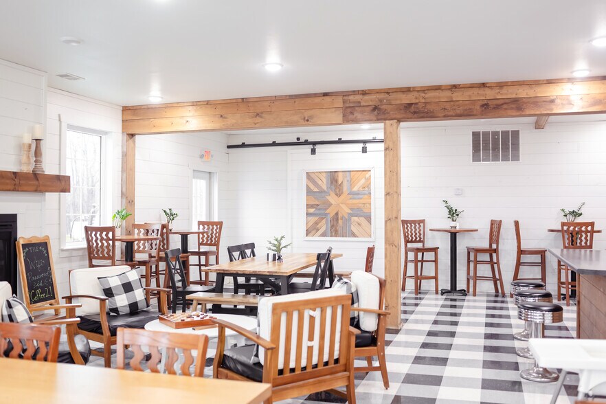 More Photos Of 2015 N Missouri St, Macon Restaurant For Sale