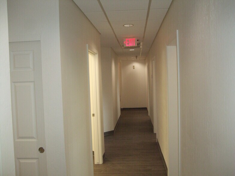 More Photos Of 5700 W Olive Ave, Glendale Medical For Lease