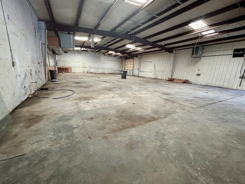 More Photos Of 5502 E Tecumseh St, Tulsa Auto Repair For Sale