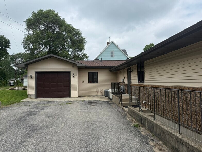 More Photos Of 1637 Portage Ave, South Bend Medical For Sale