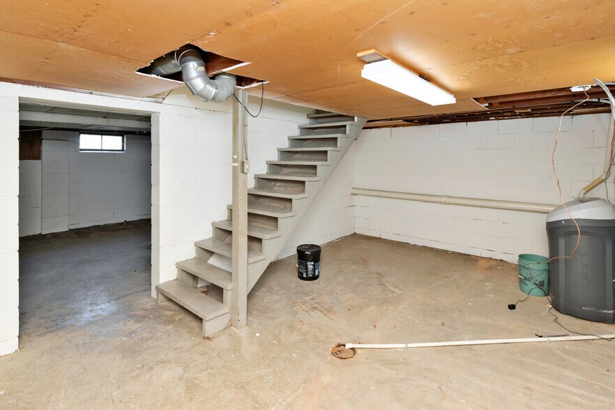 More Photos Of 1100 2nd St NE, Bondurant Industrial For Sale