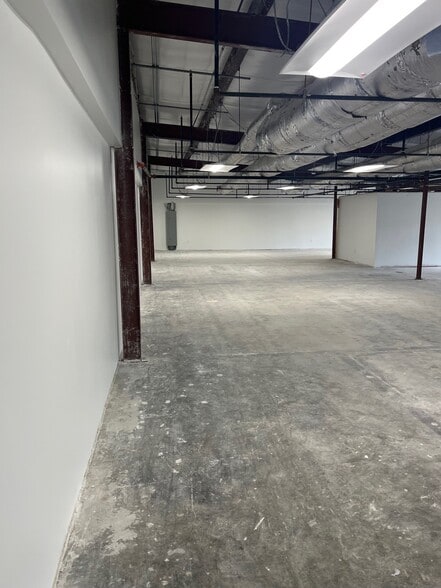 More Photos Of 6401 Centennial Blvd, Nashville Warehouse For Lease