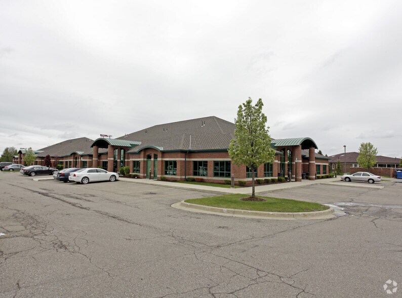 More Photos Of 48581-48625 Hayes Rd, Shelby Township Medical For Lease