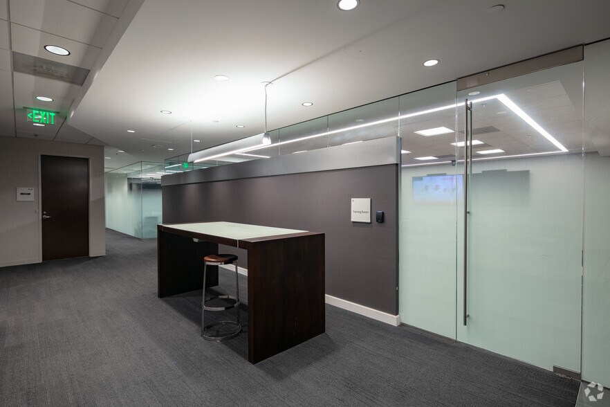 More Photos Of 3060 Peachtree Rd NW, Atlanta Office For Lease