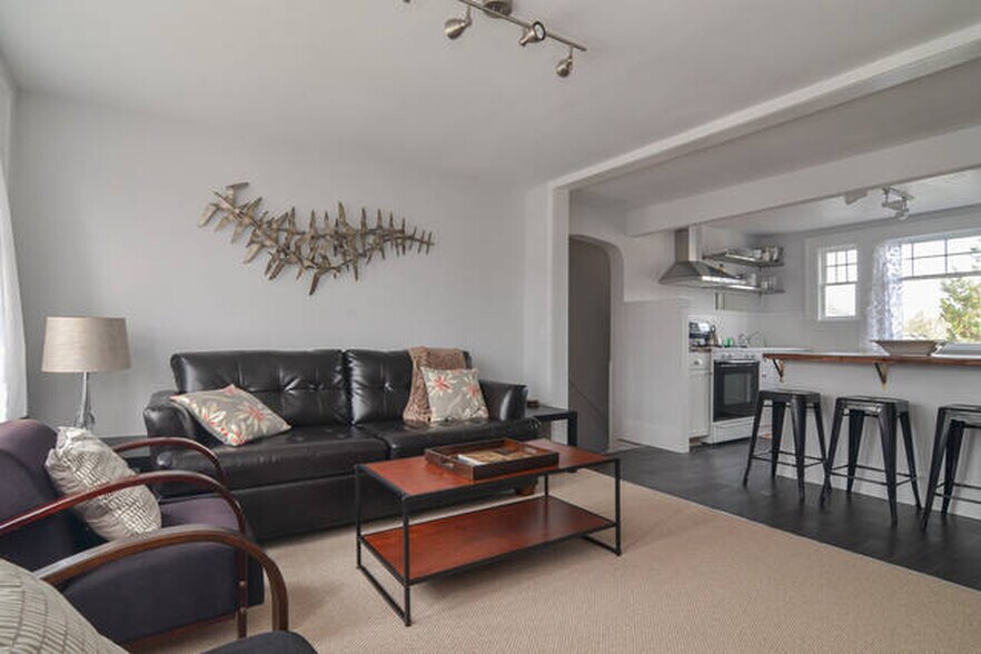 More Photos Of 1302 N 49th St, Seattle Apartments For Sale