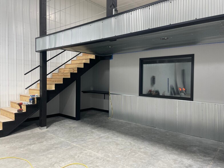 More Photos Of 900 W 25th St, South Sioux City Warehouse For Lease