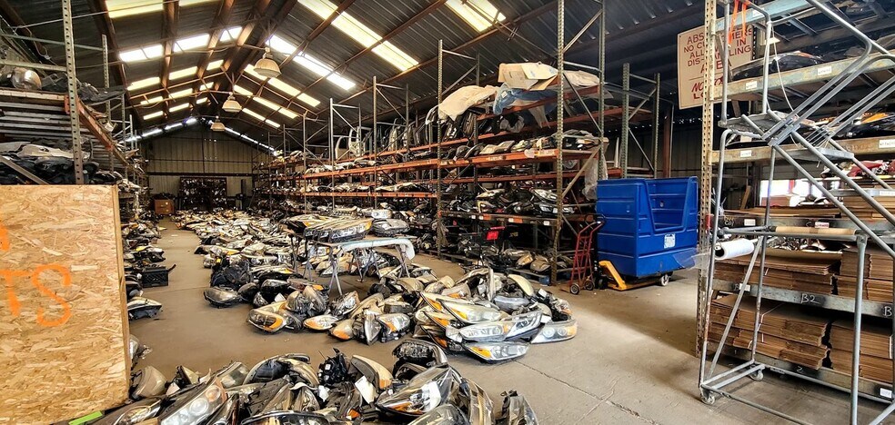 More Photos Of 6310 N Shepherd Dr, Houston Auto Salvage Facility For Sale
