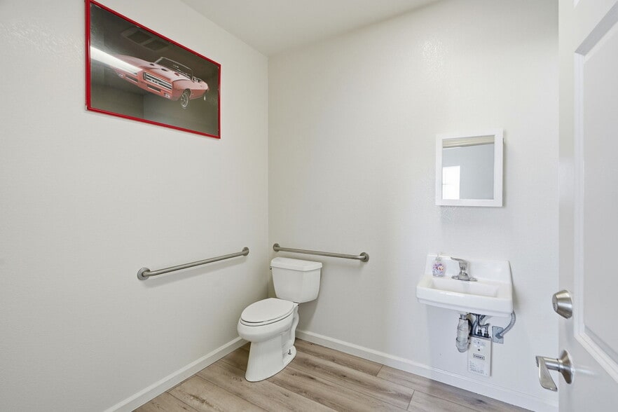 More Photos Of 1380 Sebastopol Rd, Santa Rosa Auto Dealership For Sale