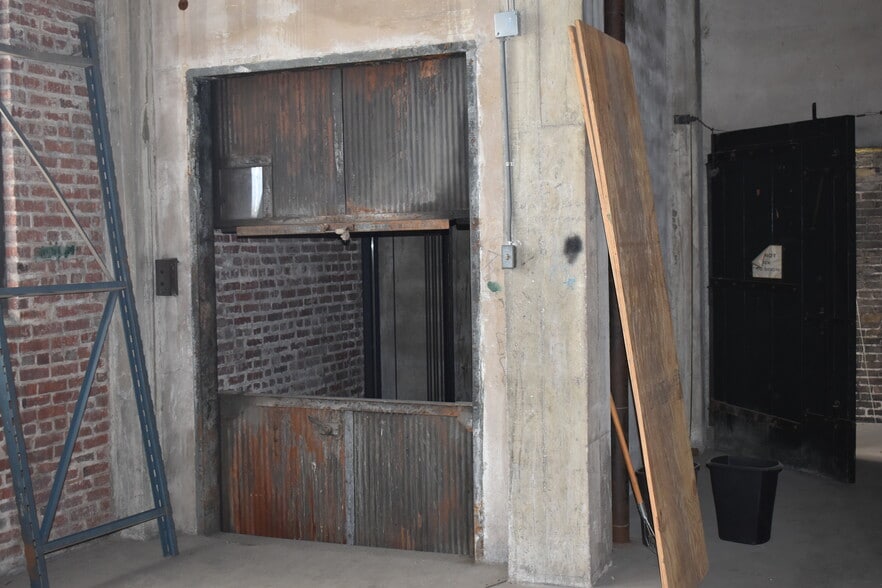 More Photos Of 600 Aisquith St, Baltimore Warehouse For Sale