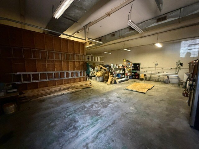 More Photos Of 68 Circle Dr, Marion Light Manufacturing For Sale