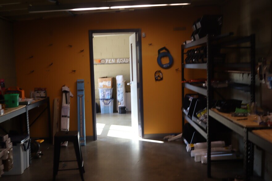 More Photos Of 1523 Riverview Dr, Kalamazoo Freestanding For Lease
