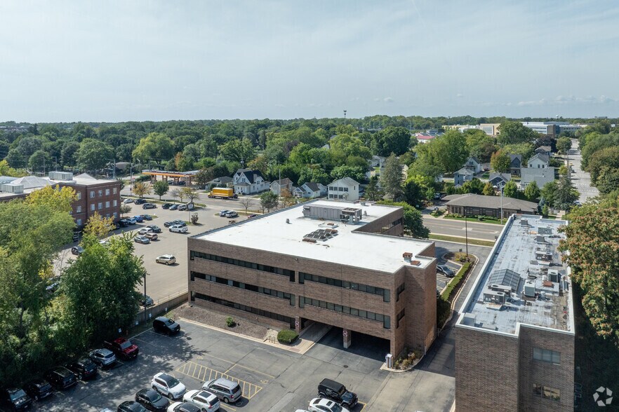 More Photos Of 608 S Washington St, Naperville Office For Lease