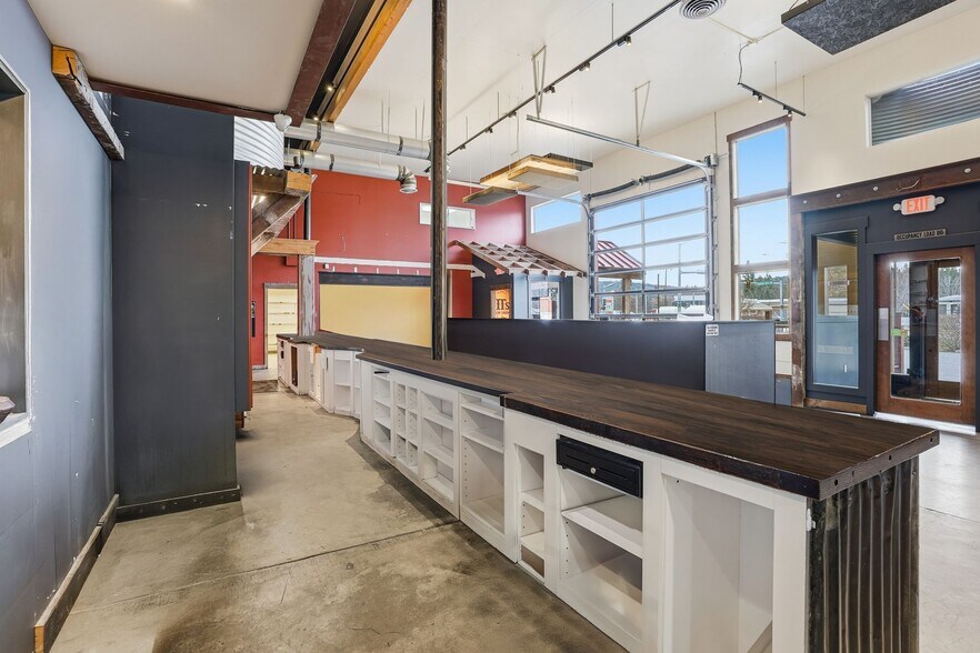 More Photos Of 4110 S Bowdish Rd, Spokane Light Distribution For Lease