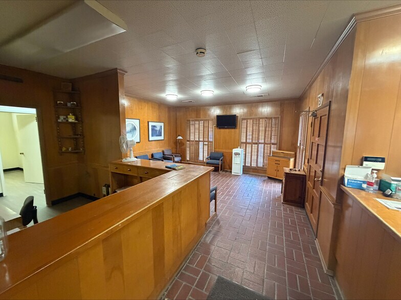 More Photos Of 500 W Eaton Ave, Tracy Medical For Lease
