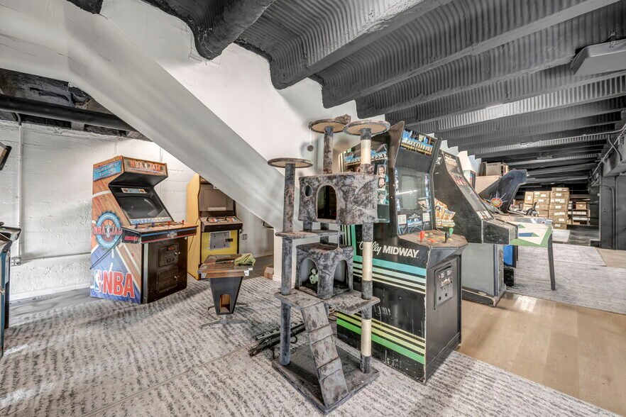 More Photos Of 3559 Bigelow Blvd, Pittsburgh Service For Sale