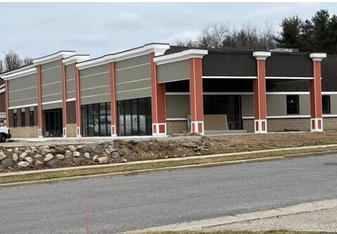 More Photos Of 6245 West River Dr NE, Belmont Storefront Retail Office For Lease