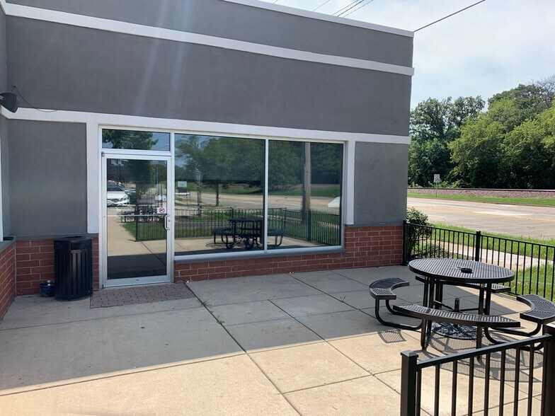 More Photos Of 700 Northwest Hwy, Fox River Grove Restaurant For Sale