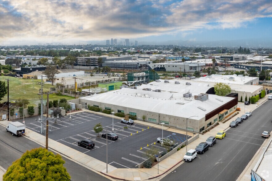 More Photos Of 3641 S Holdrege Ave, Los Angeles Loft Creative Space For Lease