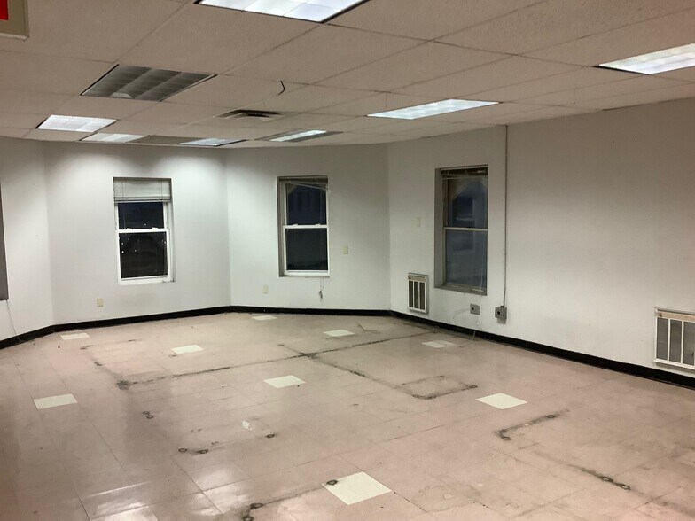 More Photos Of 19 Rogers Ave, Brooklyn Office For Lease