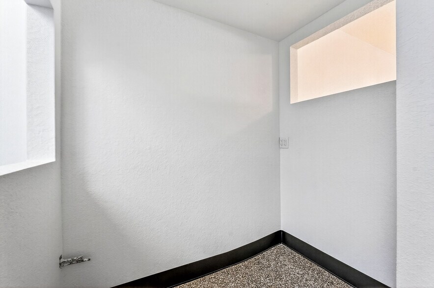 More Photos Of 1453 20th St, Vero Beach Restaurant For Lease