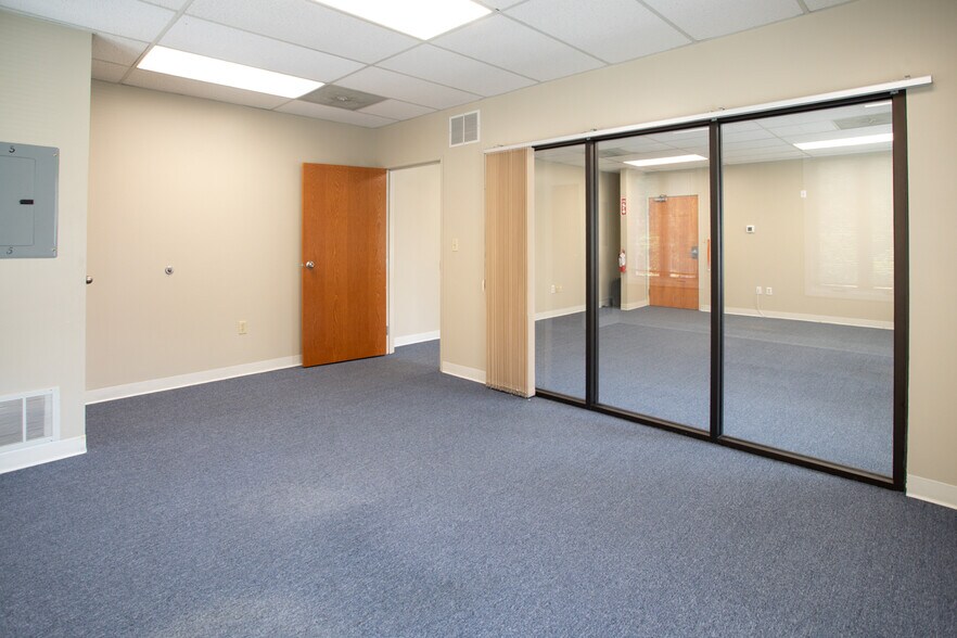 More Photos Of 78 Faunce Corner Mall Rd, North Dartmouth Medical For Sale