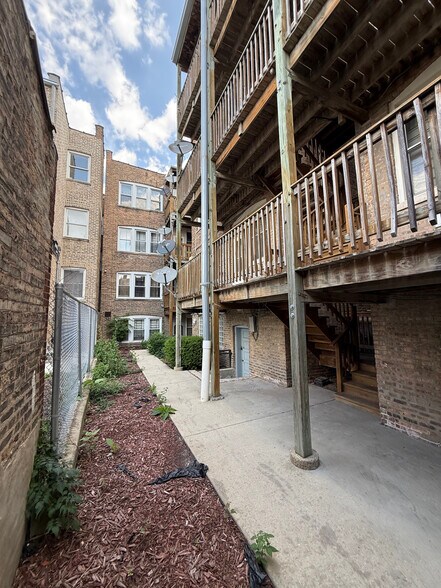 More Photos Of 1901 W Garfield Blvd, Chicago Apartments For Sale