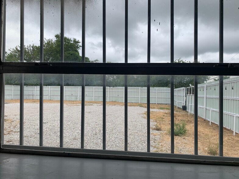 More Photos Of 401 Throckmorton St, McKinney Warehouse For Sale