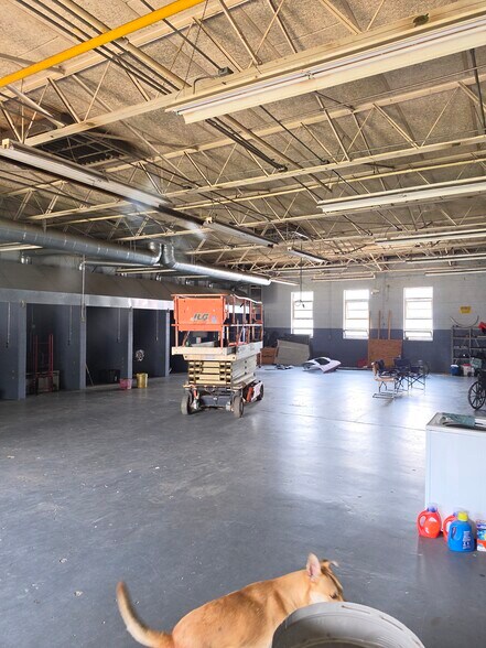 More Photos Of 907 N Pierce St, Alma Industrial For Sale