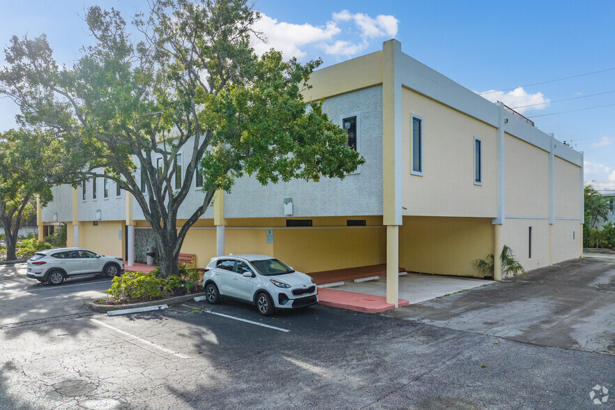 Primary Photo Of 572 E Mcnab Rd, Pompano Beach Medical For Lease