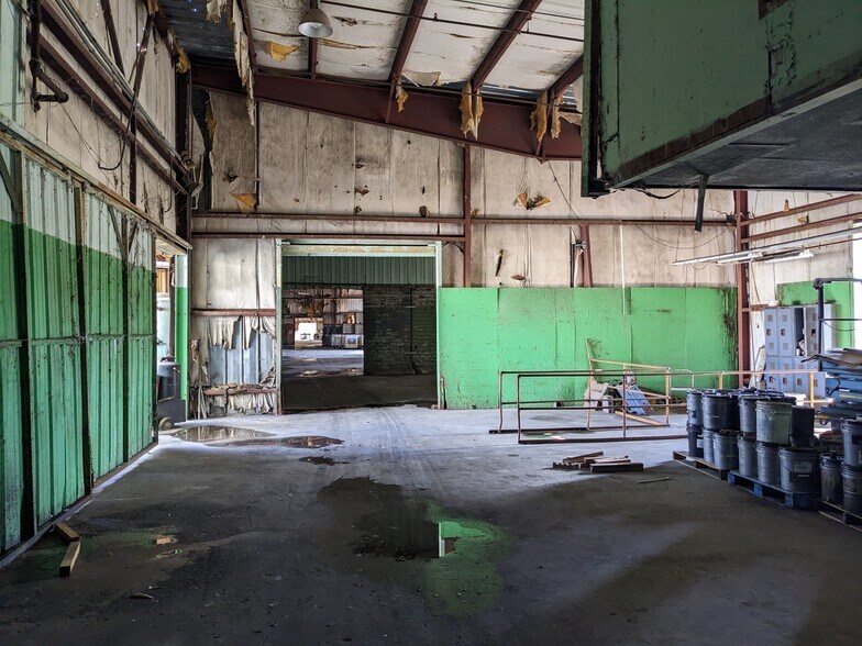 More Photos Of 314 N Maple St, Adel Manufacturing For Sale